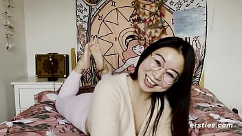 Gadis Tionghoa Imut Bahagia Berekam Video Masturbasi Untuk Kami