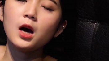Kakak Temukan Adik Manisnya Masturbasi Saat Nonton Film Porno…