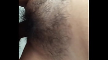 Gadis Seksi Memangkas Rambut Dengan Sensual