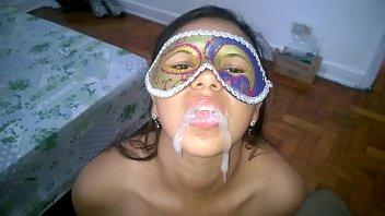 Chambinho E A Putinha Safada Engolindo Leite Na Boquinha
