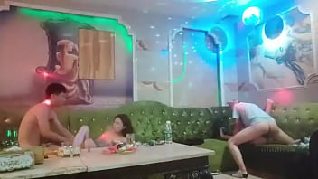 Gadis Seksi Di Ktv Main Beramai-ramai