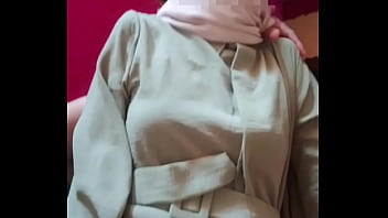 Adik Tiri Berhijab Mesra Di Malam Lebaran