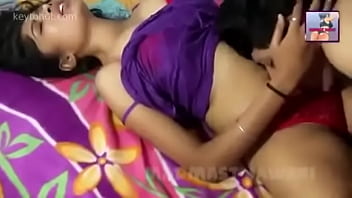 Gadis Seksi India Dengan Tubuh Menggoda