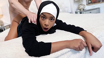 Putri Hijab Ingin Rasakan Kenikmatan Penuh Dengan Pria Di Dalamnya – Hijablust
