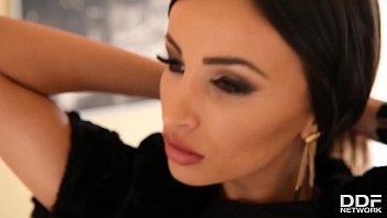 Alyssia Kent, Dewi Seks Yang Haus Dp, Puaskan Nafsu Liarnya