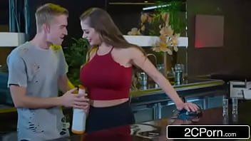 Cathy Heaven – Gadis Seksi Dengan Payudara Besar Dan Bokong Montok