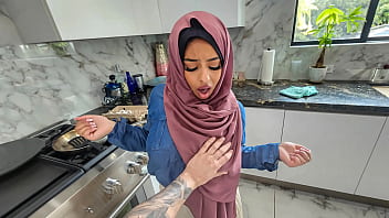 Istri Berhijab Panas Ingin Selamatkan Pernikahan Dengan Belajar Memberikan Oral Dan Bicara Mesum – Hijablust