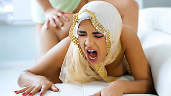 Membujuk Kekasih Berhijab Untuk Bercinta Yang Dilarang Karena Budayanya – Nafsu Tersembunyi