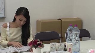 Gadis Jepang Ren Azumi Nikmati Dua Kontol Dengan Penuh Nafsu