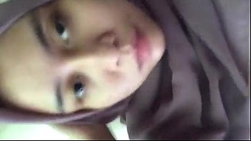 Gadis Berjilbab Yang Mandiri Dan Berkarir
