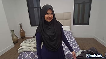 Maribel Berhijab Menggoda Dalam Adegan Panas (pov)