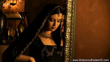 Gadis India Jelita Bermain-main