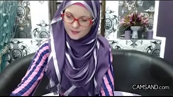 Pria Arab Gagah Menggoda Dengan Hijabnya Yang Seksi