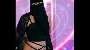Gadis Berhijab Arab Yang Memesona Dengan Gaya Niqab Seksi