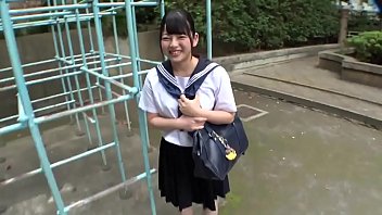 Gadis Jepang Cantik Berseragam Digoda Di Kamar Hotel
