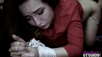 Bambi Brooks Menggoda Putri Tirinya Yang Nakal
