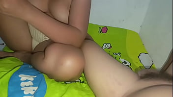 Diam-diam Nikmat Di Ranjang Saat Suami Pergi