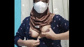 Mahasiswi Berhijab Menggoda Merasakan Nikmatnya Sendiri Di Rumah Yang Sunyi
