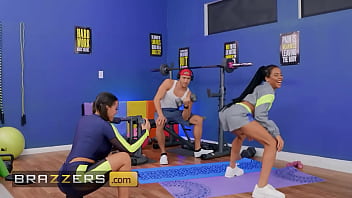 Brazzers – Nikmati Sensasi Panas Bintang Porno Terhot Berkeringat Saat Latihan Mesra