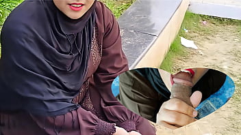 Gadis Berhijab Terpaksa Berhubungan Dengan Produser Video Porno Demi Uang